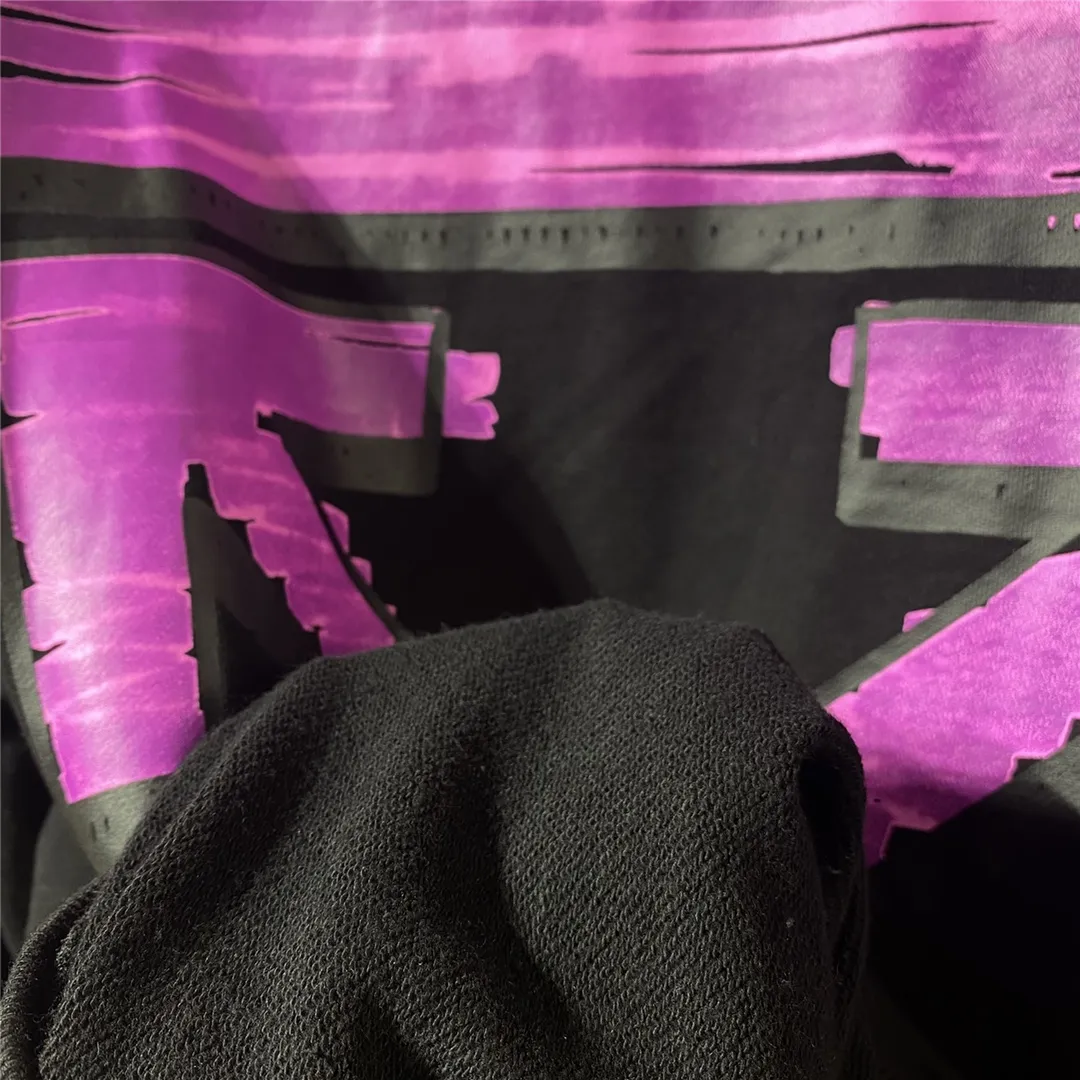 The top tested version OFFWHITE OW marker pen purple orange graffiti arrow same style pure cotton loose pullover round neck zipper jacket sweatshirt for male and female couples The craftsmanship of this model can be said to be very difficult. There is a direct comparison between our home and many versions on the market. You can more clearly distinguish between good and bad just by looking at the prints. This printing uses Kornit's digital direct-injection process. The entire printing effect is like drawing lines with a marker pen. The imitation effect can achieve the same visual effect as the real thing. The main reason is that the color transition of this printing is too small, which makes it impossible to directly copy the pattern when scanning. The image must be manually enlarged more than 40 times, and then adjusted bit by bit to add a soft color (white) effect. The fabric is made of 480g large fish scale pure cotton terry dyed in a vat, which is a big launch and has a full drape. Full set of customized accessories, washed, labeled. Guaranteed to be the top product on the market.  Color: Black Size: XS-L Size Chart